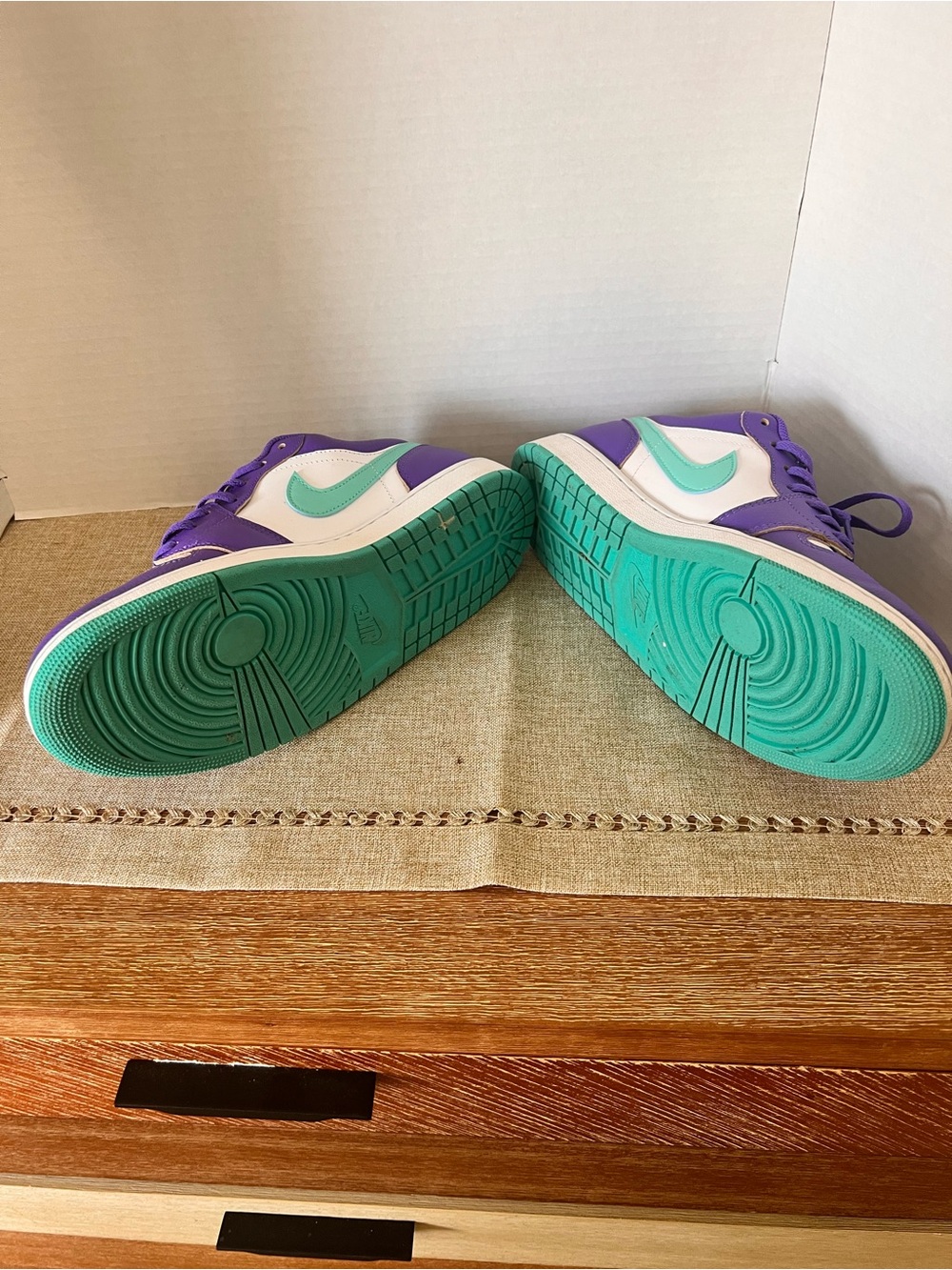Nike Men Men Jordan  Low-Top Sneakers in Purple, White & Teal - Picture 4 of 5